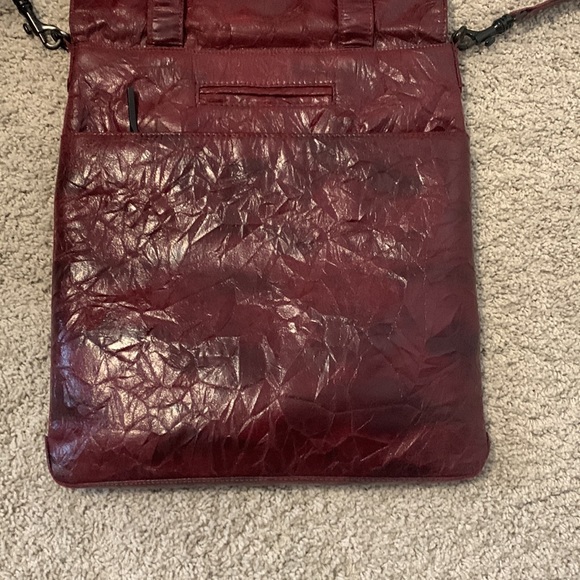 Matt & Nat Vegan Crinkle Crossbody Bag Distressed - Picture 17 of 17